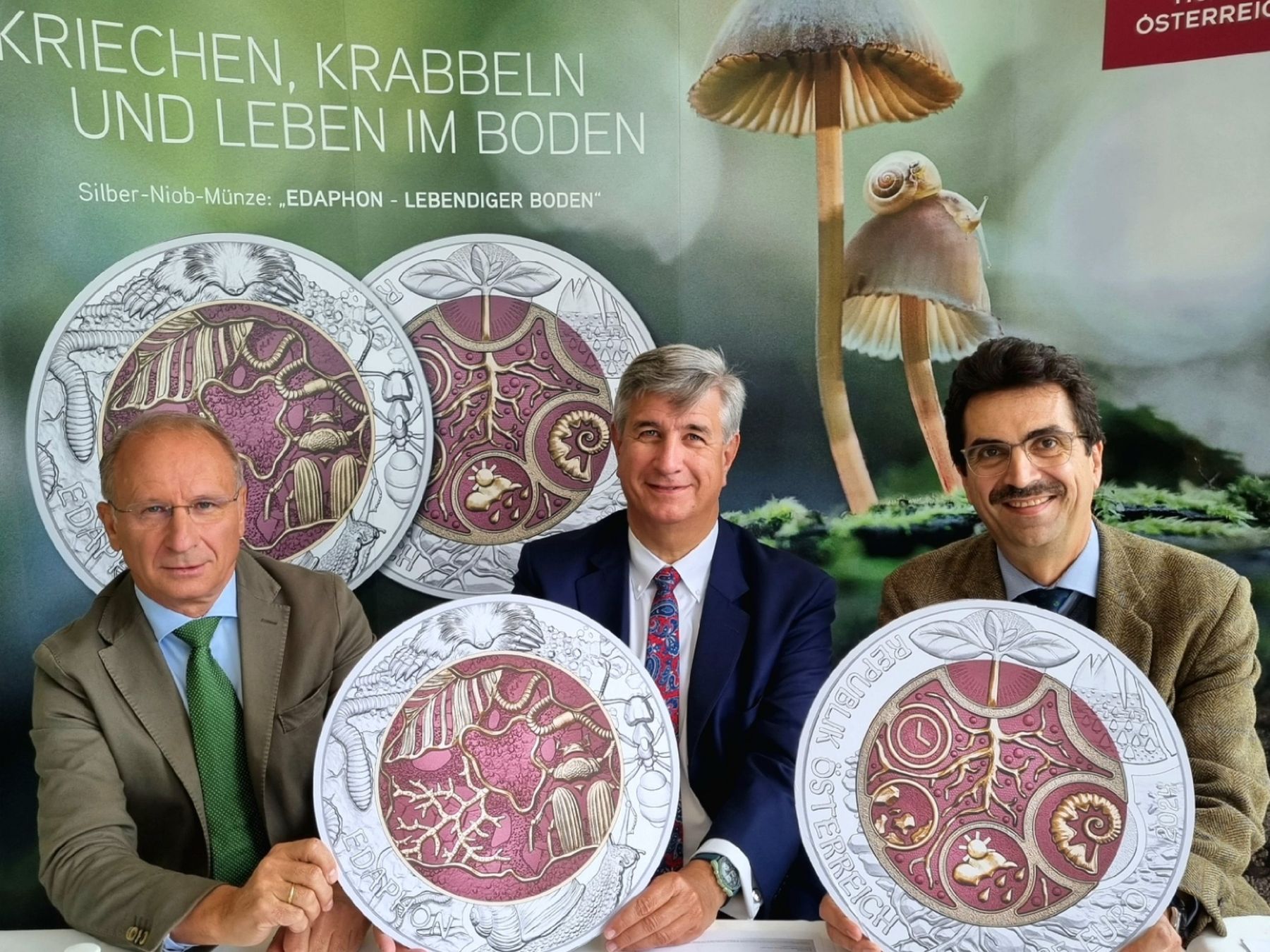 © Münze Österreich AG/ Dr. Kurt Weinberger, Mag. Gerhard Starsich und Univ.-Prof. DI Dr. Dr. h.c. mult. Martin Gerzabek