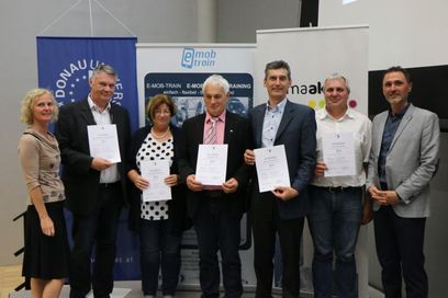 © Herry Consult/ E–Mob–Train–AbsolventInnen mit Zertifikat der Donau–Universität Krems