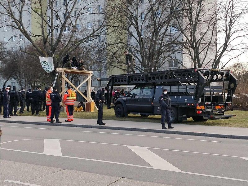 © System Change, not Climate Change / Polizeieinsatz bei der Aktion
