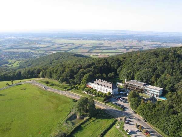 © Berghotel Tulbinger Kogel– Elektroautofahrer sind am Tulbinger Kogel willkommene Gäste