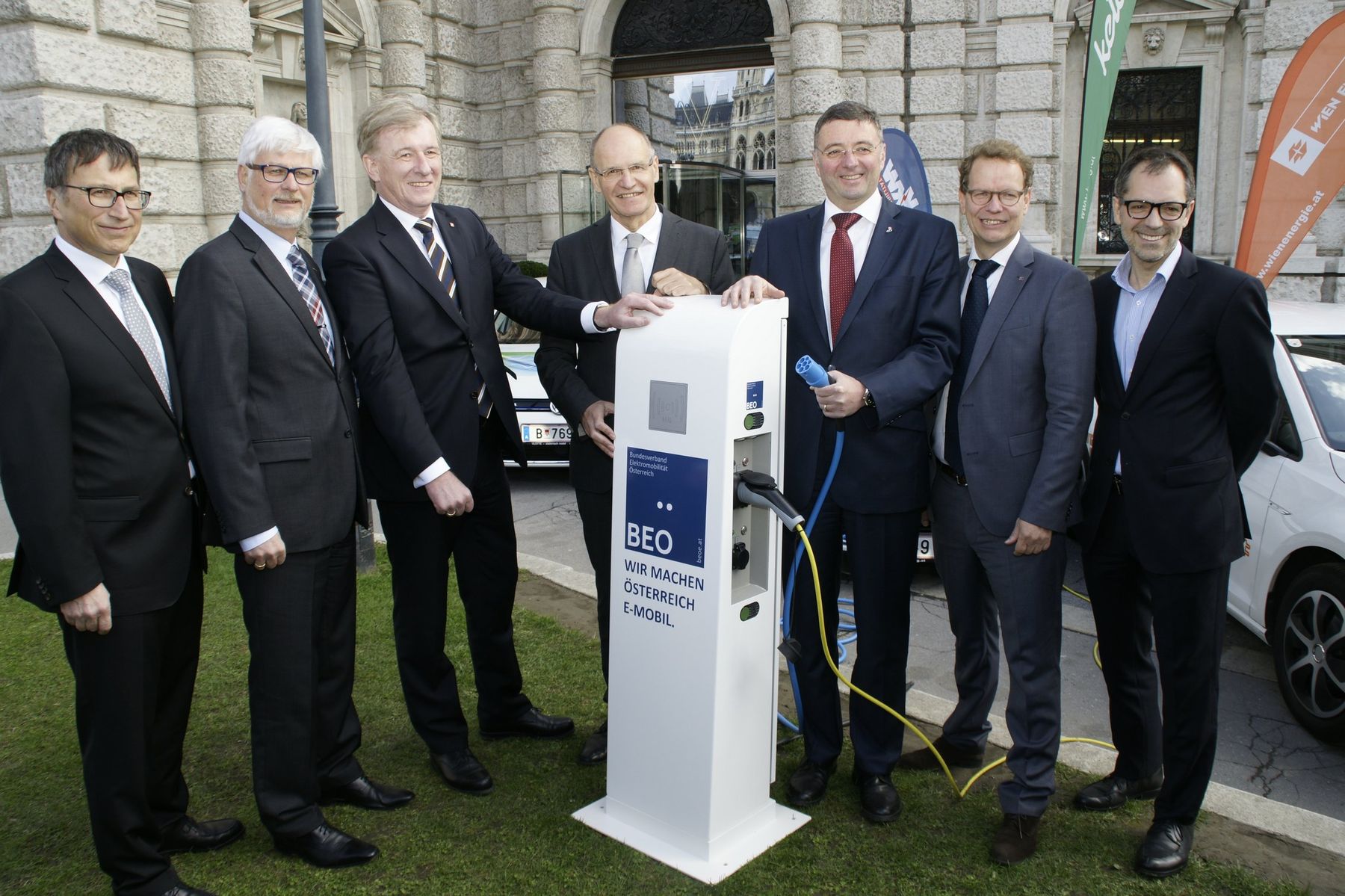 © Wolfgang J. Pucher oekonews/Das Ladestationsnetz der EVUs wird voll miteinander verbunden