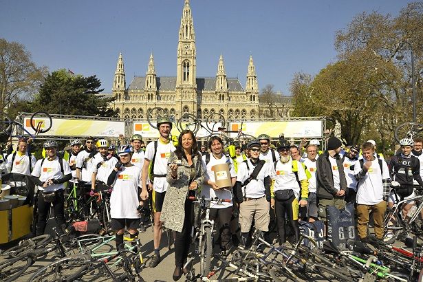 © Alexandra Kromus/PID – Auszeichnung für die neuen ÖkobusinessPlan–Betriebe via Fahrradboten
