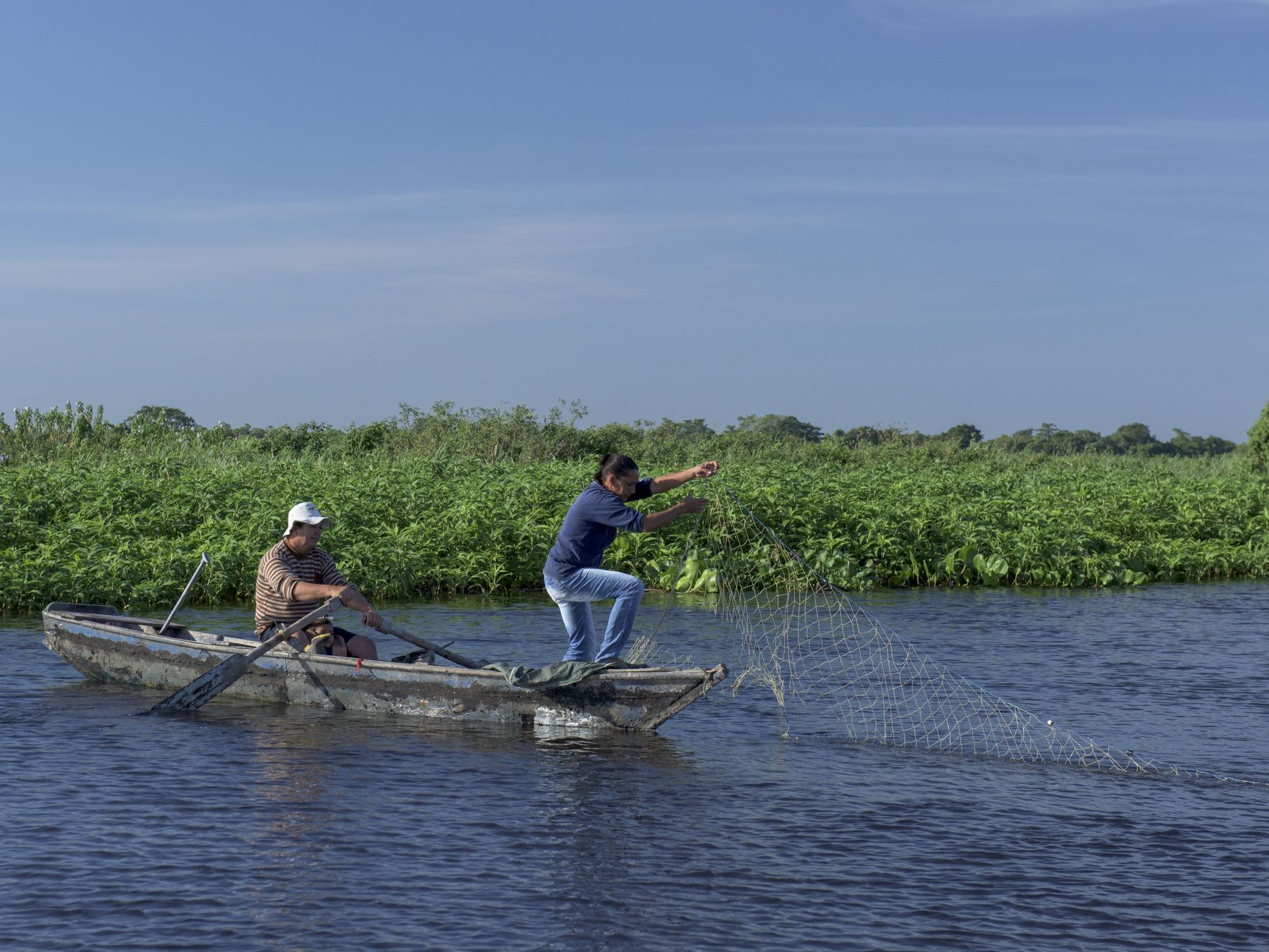 © WWF Jaime Rocho / Eine Fischerin mit ihrem Mann in Bahia Negra, Paraguay