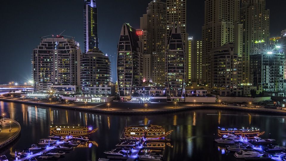 © Ian Watts pixabay.com / Dubai wächst, damit steigt auf der Energieverbrauch an