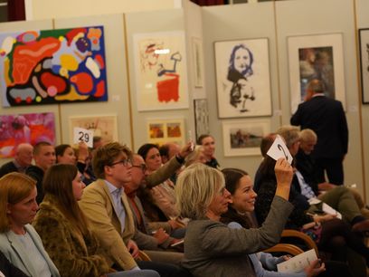 © ICEP/ Auktionsgäste beim Steigern