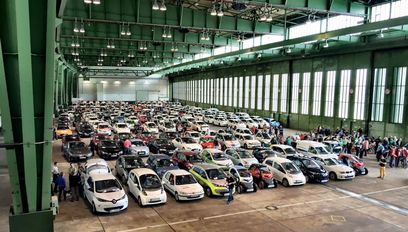 © Watt Wurm/ Volle Hallen vor dem Elektrofahrzeug–Weltrekord