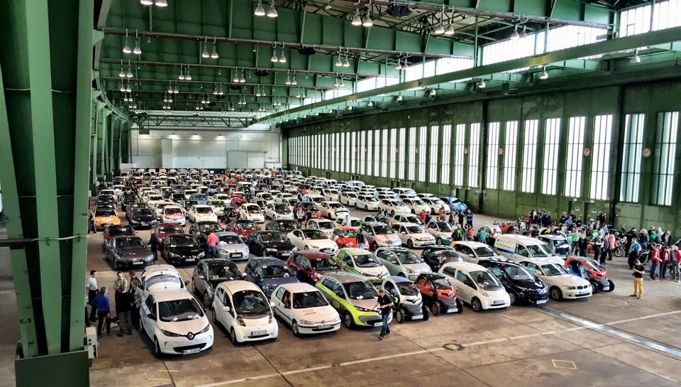 © Watt Wurm/ Volle Hallen vor dem Elektrofahrzeug–Weltrekord
