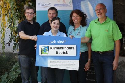 © Klimabündnis/ Dent–Prothetik, ein Familienbetrieb: Thomas, Martin, Astrid, Silvia und Wolfgang Speyl sind unsere "Helden" des Monats! © Klimabündnis/ Dent–Prothetik, ein Familienbetrieb: Thomas, Martin, Astrid, Silvia und Wolfgang Speyl sind unsere "Helden" des Monats!