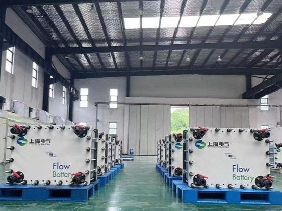 © Shanghai Electric / Erste Einheiten der Flow–Batterien für das Projekt in Spanien