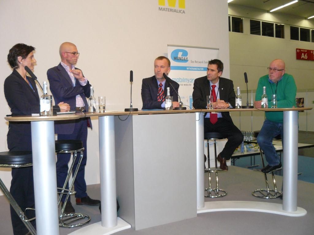 © v. li. die Moderatoren Barbara Makowka (H2gate) sowie Stefan Kasserra (e–Monday) und ihre Experten Thomas Melczer (Director Business Development & Investor Relation von Proton Power Systems), Gerrit Riemer (Opel Future Mobility)