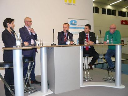 © v. li. die Moderatoren Barbara Makowka (H2gate) sowie Stefan Kasserra (e–Monday) und ihre Experten Thomas Melczer (Director Business Development & Investor Relation von Proton Power Systems), Gerrit Riemer (Opel Future Mobility) © v. li. die Moderatoren Barbara Makowka (H2gate) sowie Stefan Kasserra (e–Monday) und ihre Experten Thomas Melczer (Director Business Development & Investor Relation von Proton Power Systems), Gerrit Riemer (Opel Future Mobility)