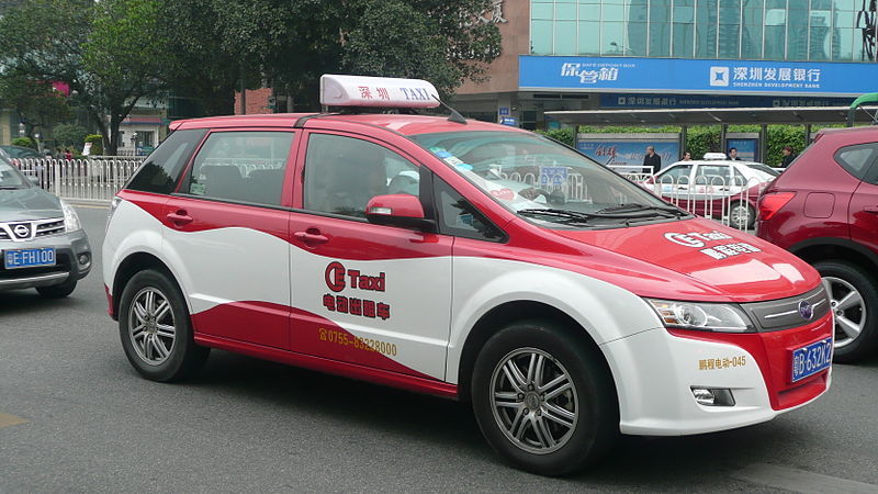 © Brücke Osteuropa. Wikipedia– BYD Taxi in Einsatz