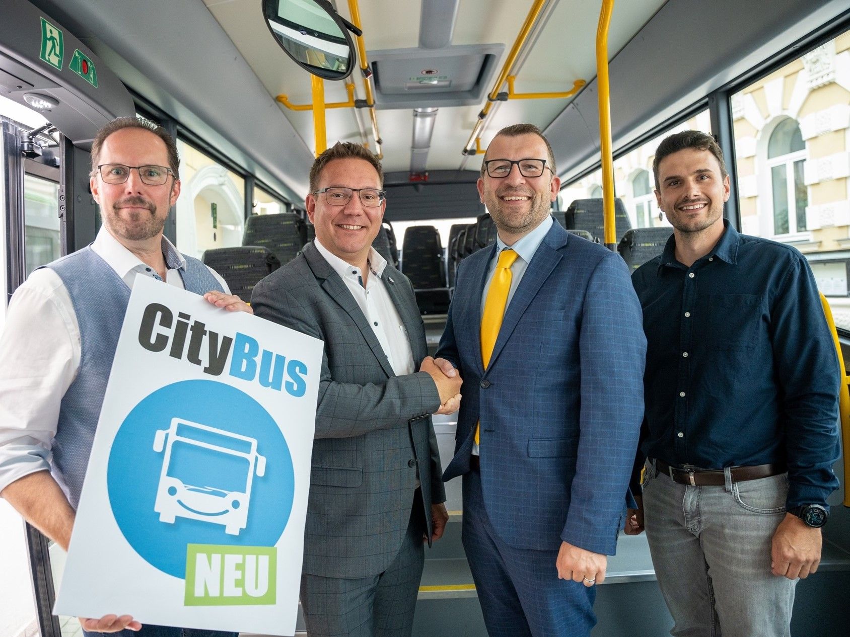 ©  Patricia Washüttl, Stadtwerke Amstetten /(v.l.n.r.) Markus Brandstetter, Vizebgm. Amstetten, Christian Haberhauer, Bgm. von Amstetten, Anton Pichler, Geschäftsführer N-BUS GmbH, Harald Stressler, Stadtwerke Amstetten