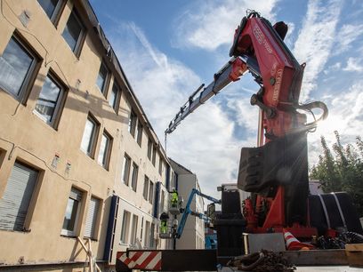 © LEG/Vorher – Nachher: Mit Hilfe industriell vorgefertigter Fassadenelemente können Bestandsgebäude effizient thermisch saniert werden.