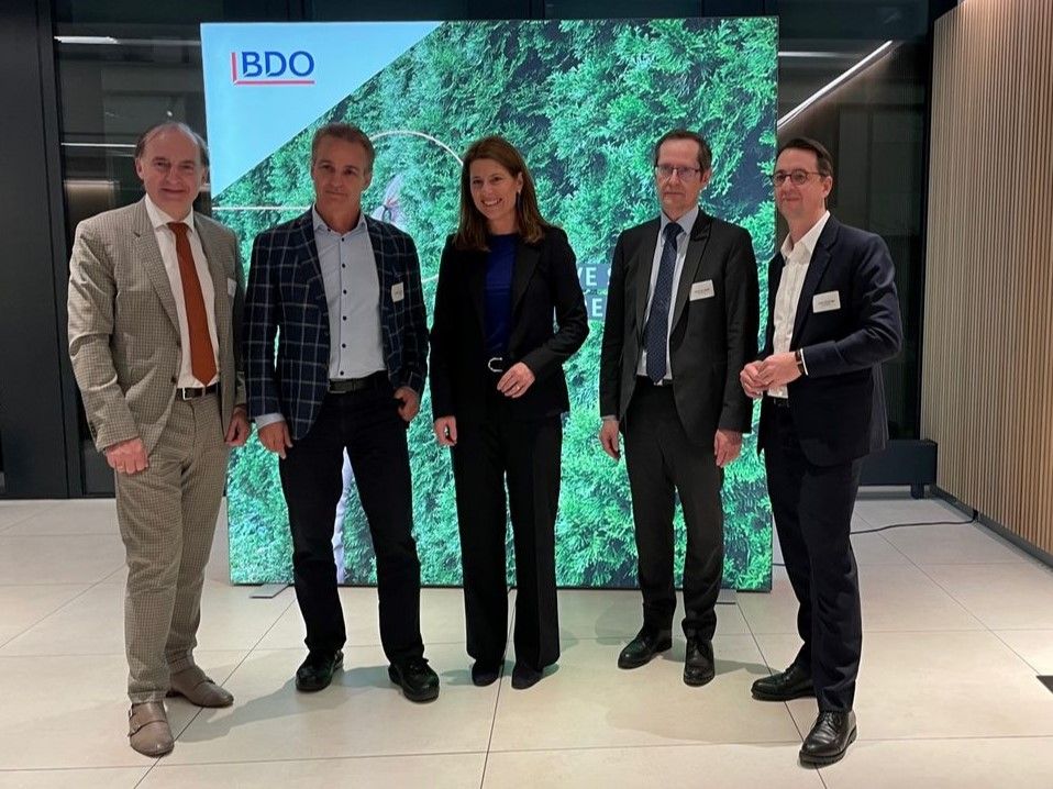 © BDO/ Von l. n. r.: Mag. Karl Newertal (BDO), Dr. Horst Brandlmaier, MBA (OeMAG), Dr.in Barbara Schmidt (Generalsekretärin), Mag. Johannes Mayer (E–Control), Mag. Lukas Stühlinger (FINGREEN).