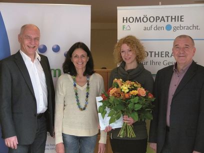 © Dr. Peithner KG/ v.li.n.re: Mag. Martin Peithner, MBA, GF Dr. Peithner KG, Dr. Michaela Zorzi, Allgemeinmedizinerin, Homöopathin (Preisträgerin 2007), Dr. Magdalena Rumpl, Preisträgerin 2014, Dr. Anton Rohrer, Allgemeinmediziner u.Homöopath © Dr. Peithner KG/ v.li.n.re: Mag. Martin Peithner, MBA, GF Dr. Peithner KG, Dr. Michaela Zorzi, Allgemeinmedizinerin, Homöopathin (Preisträgerin 2007), Dr. Magdalena Rumpl, Preisträgerin 2014, Dr. Anton Rohrer, Allgemeinmediziner u.Homöopath
