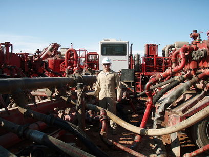 ©  Joshua Doubek, CC BY–SA 3.0,https://upload.wikimedia.org/wikipedia/commons/9/95/Process_of_mixing_water_with_fracking_fluids_to_be_injected_into_the_ground.jpg / Fracking ist umweltschädlich