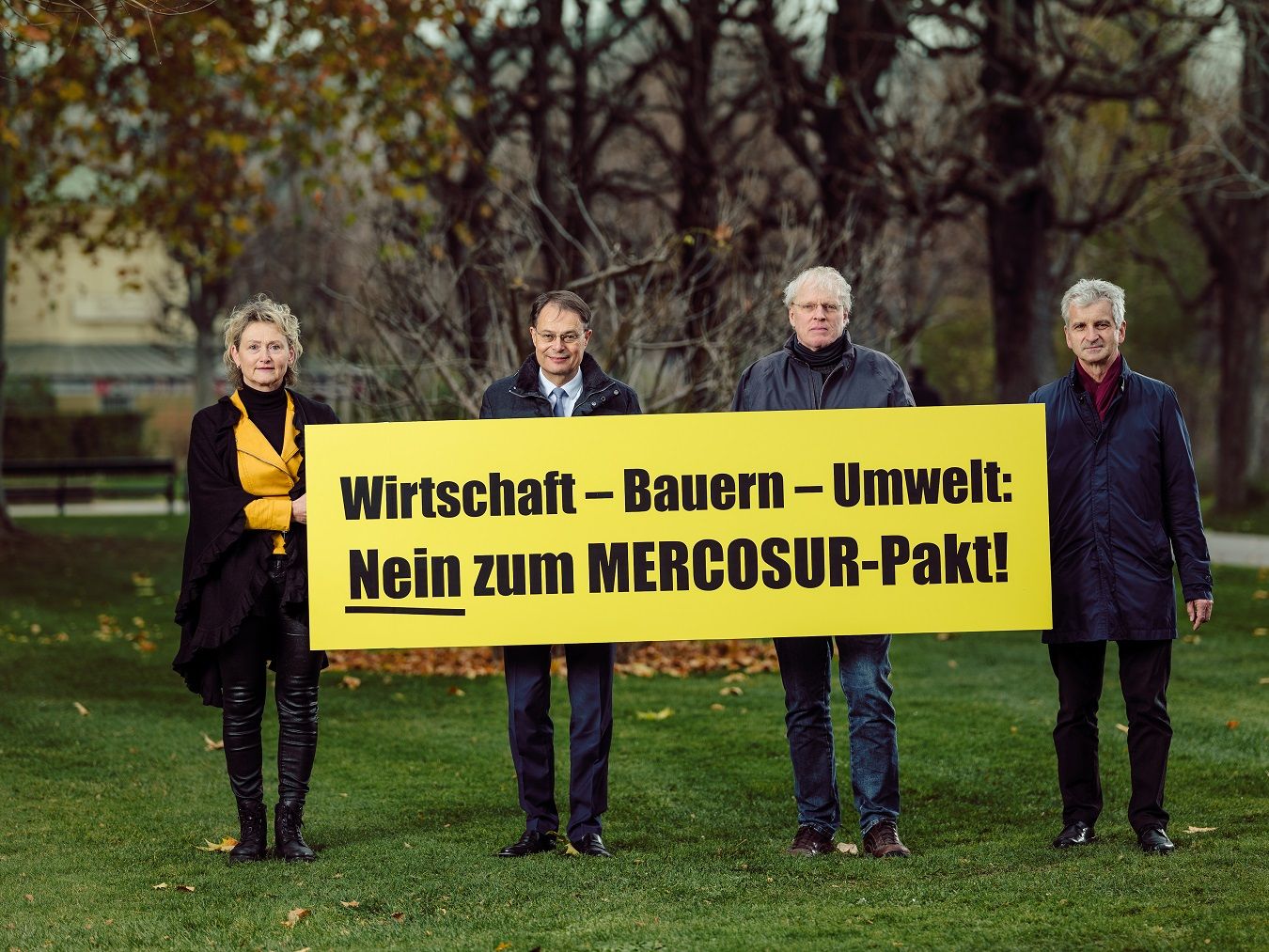 v.l.n.r. Gertraud Grabmann, Gerhard Drexel, Alexander Egit, Josef Braunshofer (c) mitja kobal-greenpeace-1.jpg.jpg