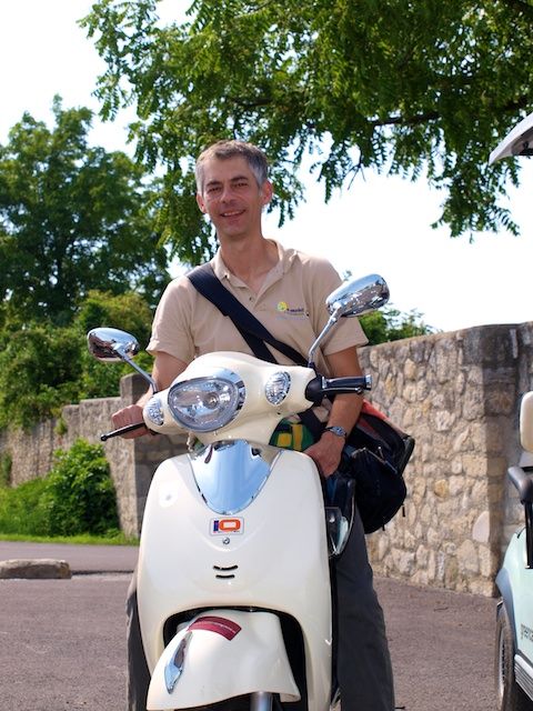 © Michael Sigmund – Mag. Norbert Koller v. Energiepark Bruck/Leitha am E–Moped