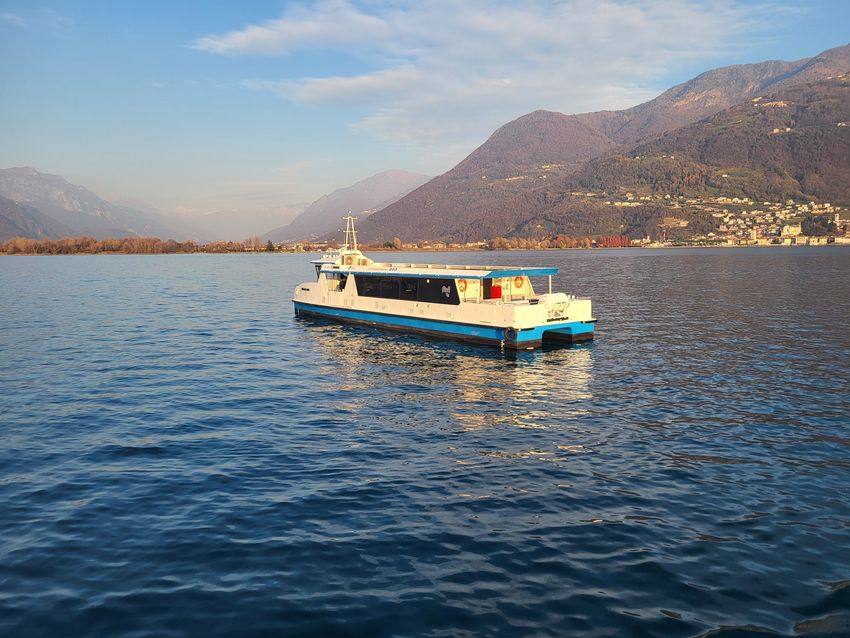 Ampereship Iseo-Faehre Solarboot.jpg Ampereship Iseo-Faehre Solarboot.jpg