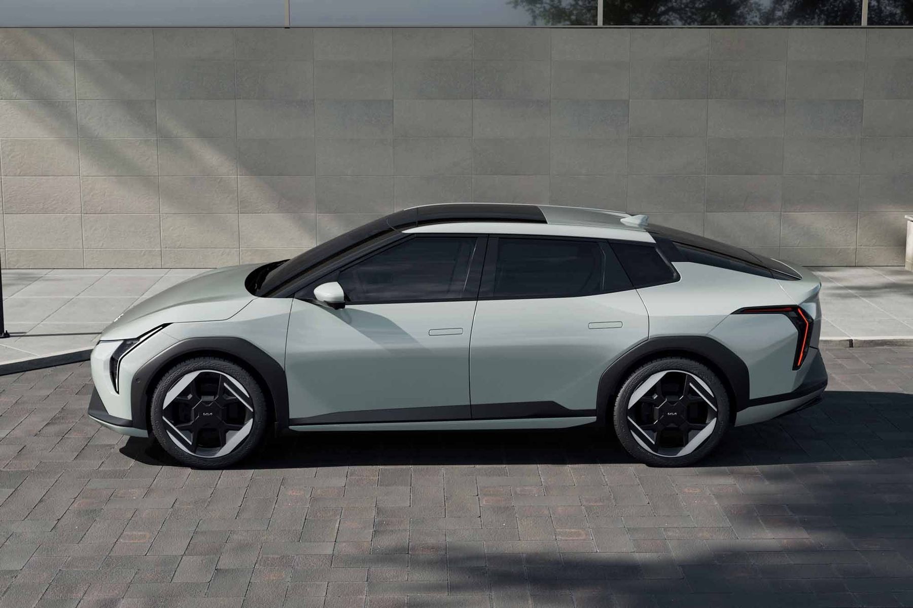 Kia EV4 Limousine 01 LoRes.jpg
