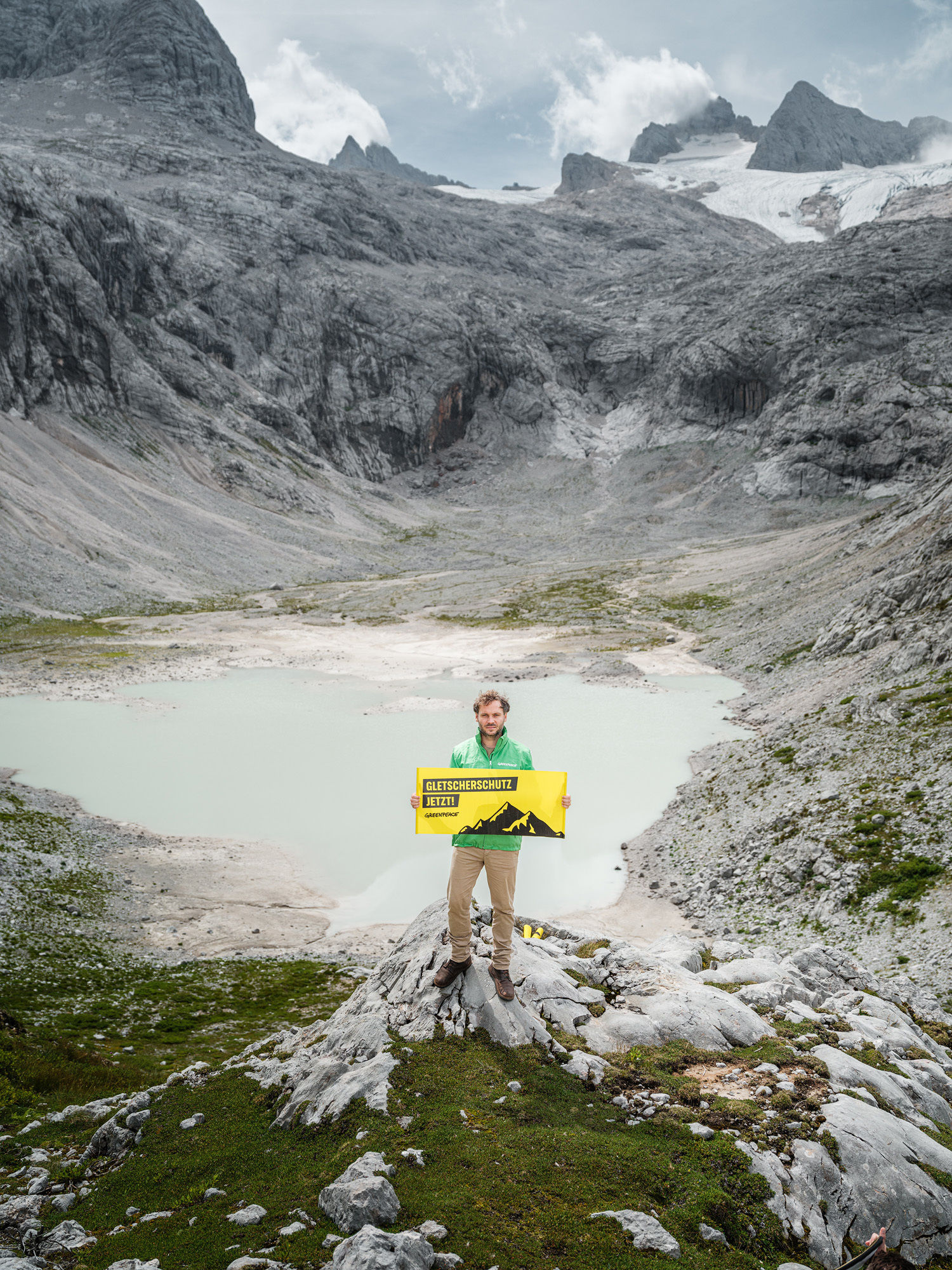 Gletscherschutz Hallstätter Gletscher (c) Mitja Kobal Greenpeace.jpg