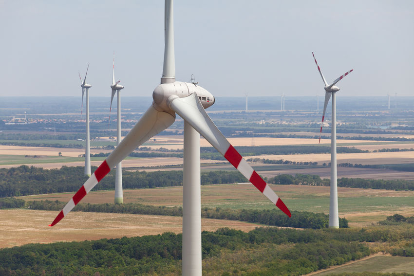 Mönchhof WienEnergie Rockenbauer Luftaufnahme nahe.jpg