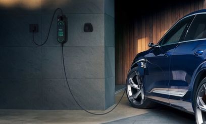 Audi e-tron an smarter TransnetBW-Wallbox2.jpg