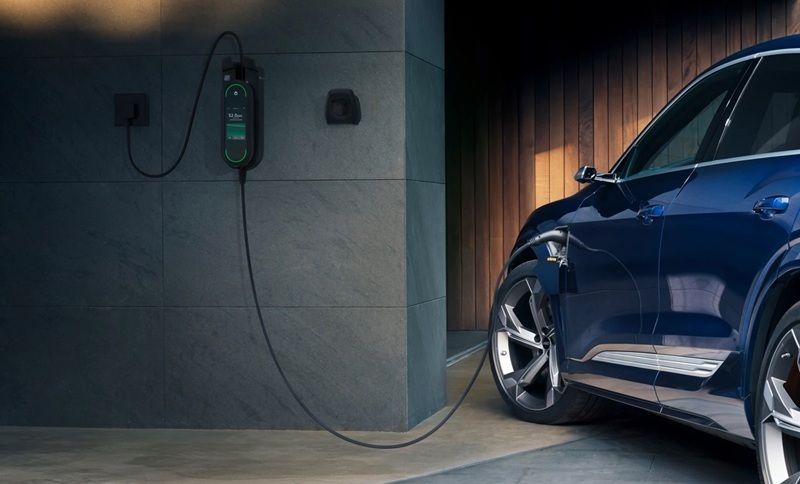 Audi e-tron an smarter TransnetBW-Wallbox2.jpg