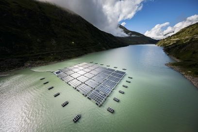 parc-solaire-flottant-du-lac-des-Toules-copyright-Valentin-Flauraud-pour-Romande-Energie-web.jpg