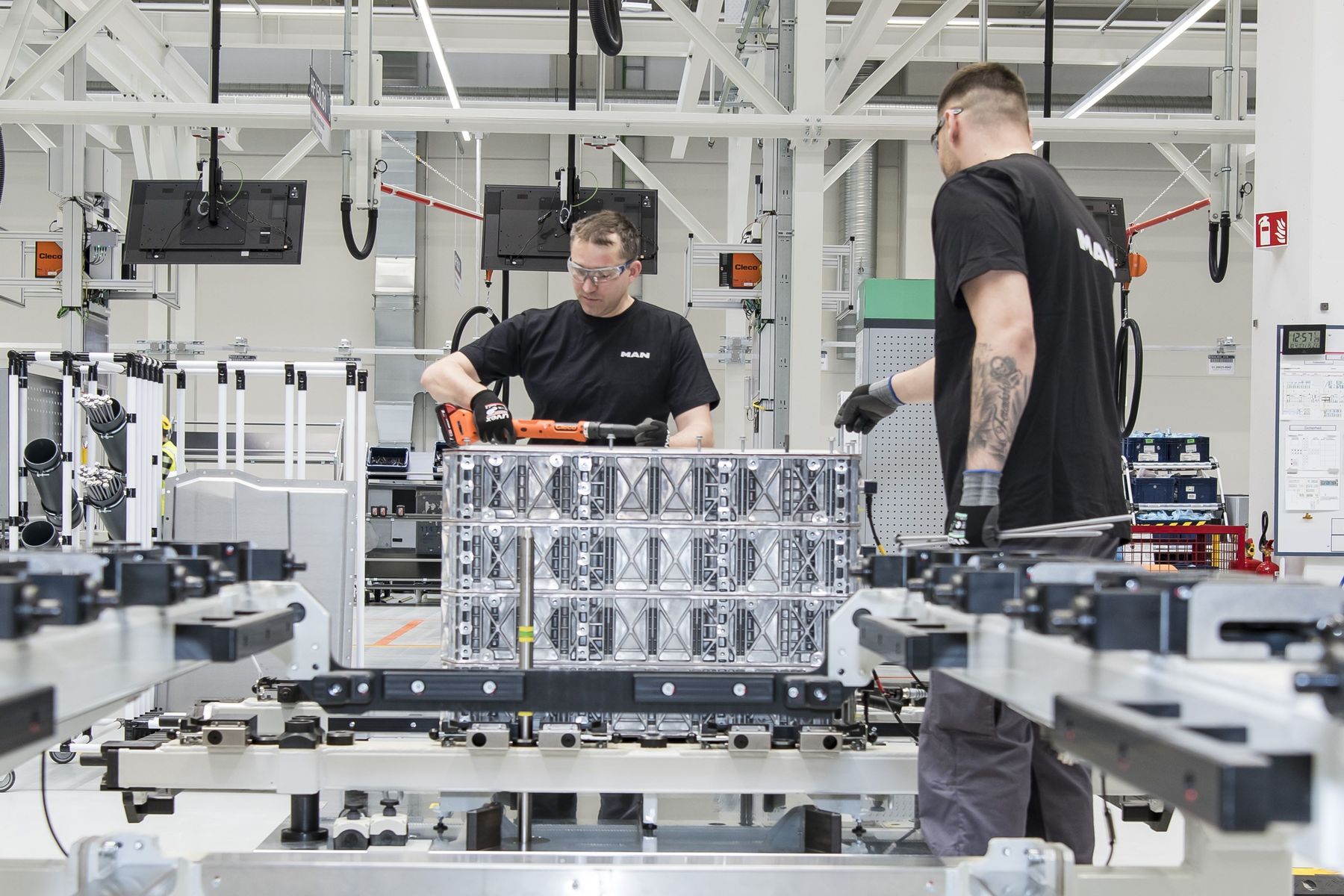 man-battery-production-nuremberg-05.jpg
