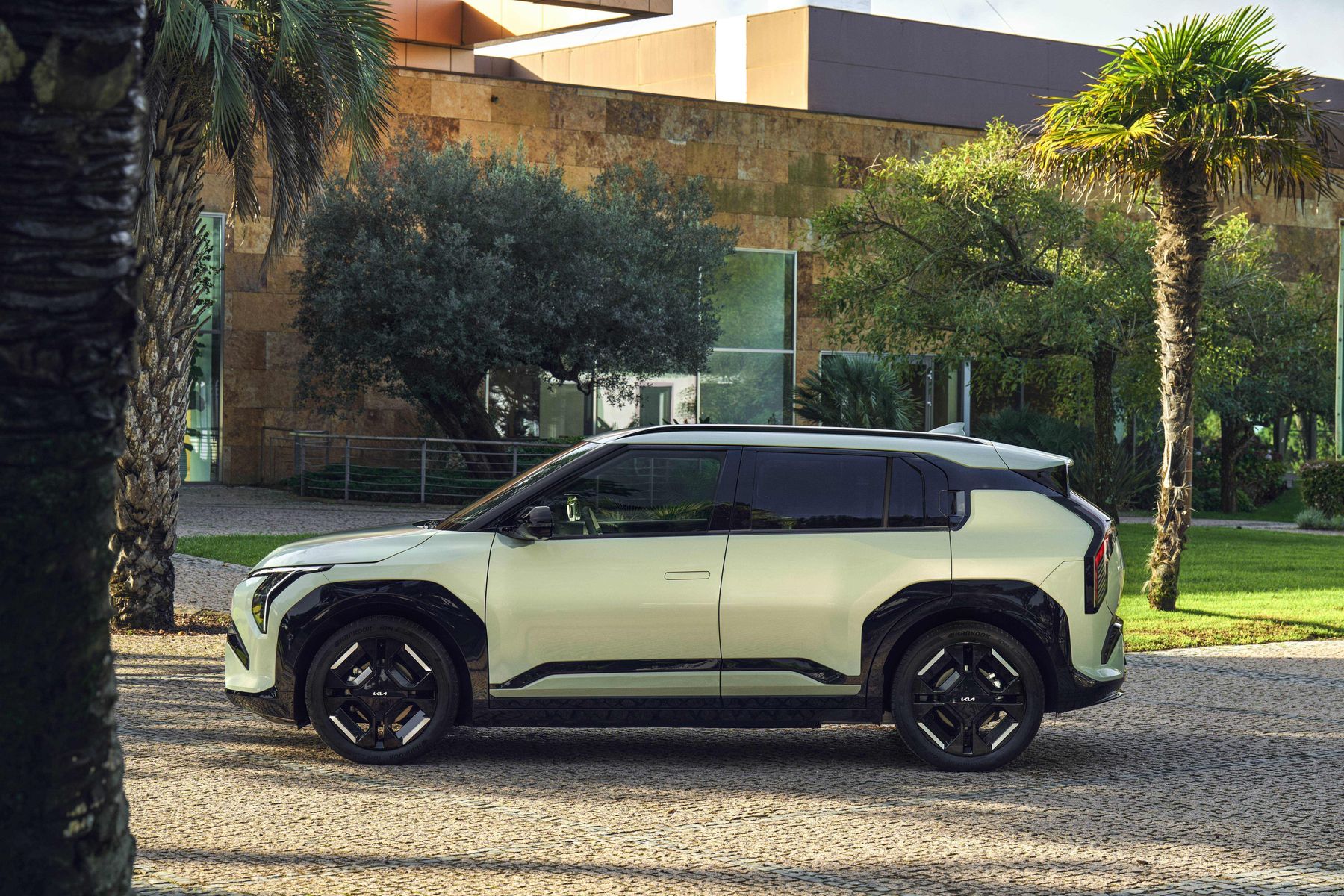 kia-ev3-gtline-aventurine-green-static-hires-003.jpg