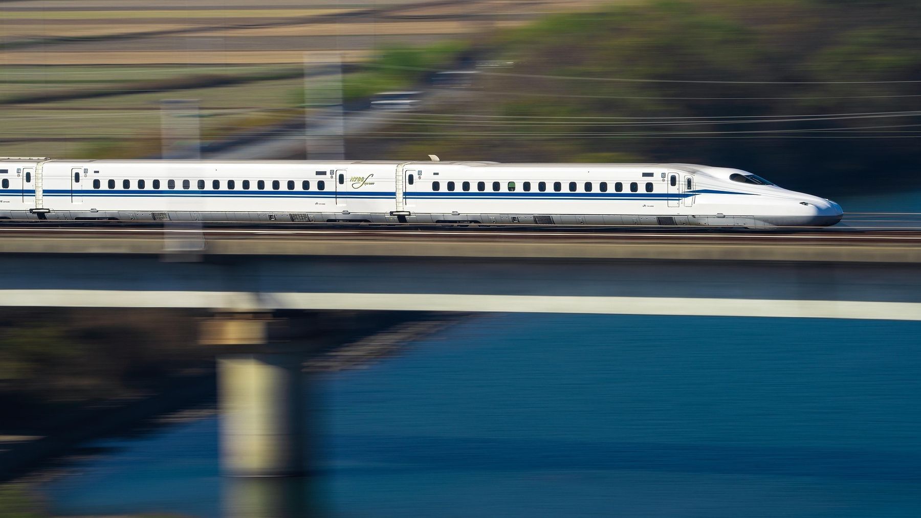 train-hochgeschwindkeitszug.jpg
