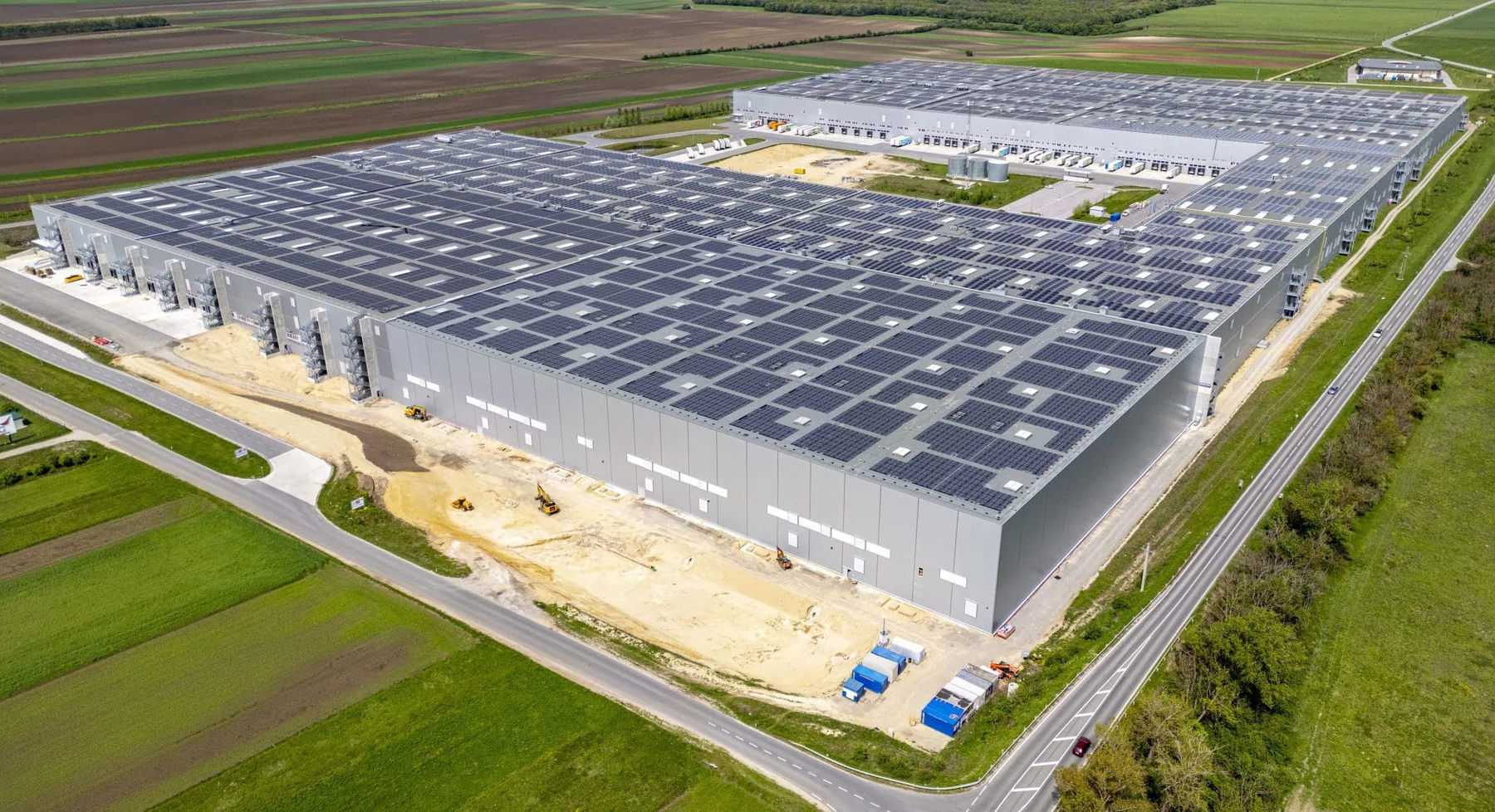 Lager Dach-PV XXXLutz-2048x1113.jpg