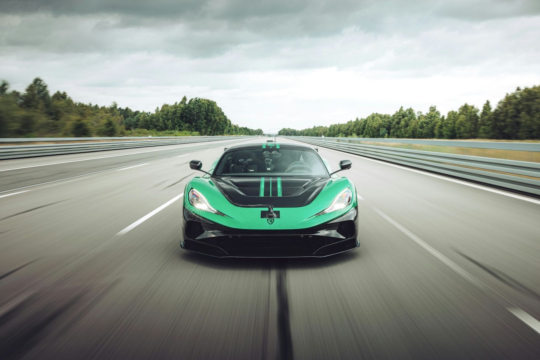 nevera-r-sets-new-0-400-0-km-h-benchmark-1.jpg