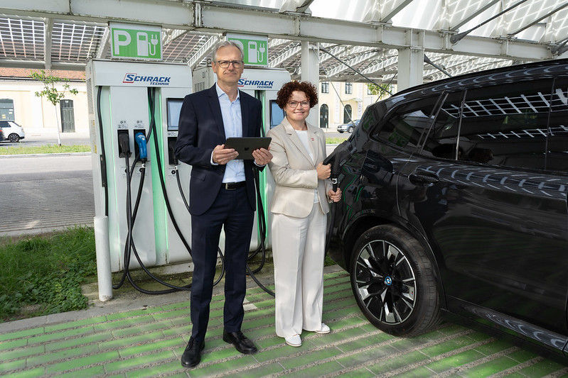 54658249123 c7b4b4a223 c.jpg