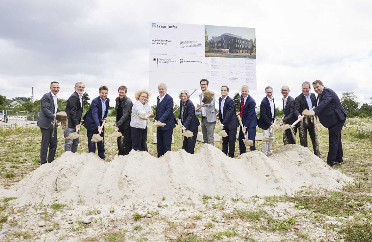 Fraunhofer-Spatenstich-IZN.jpg