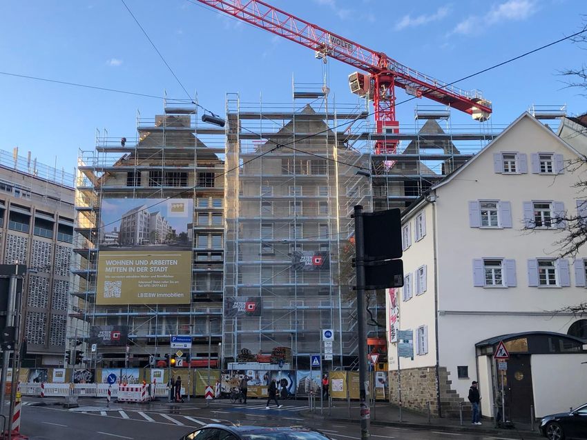 SUN32 - Viergiebel under construction.jpg