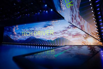 01 Messestand der Volkswagen Group auf dem IAA Summit 20025.jpg