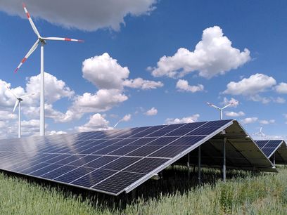 Solarpark mit Ost-We~) naturstrom AG.jpg