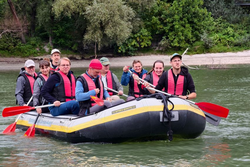 InEinemBoot c ChristinePuehringer mod.jpg