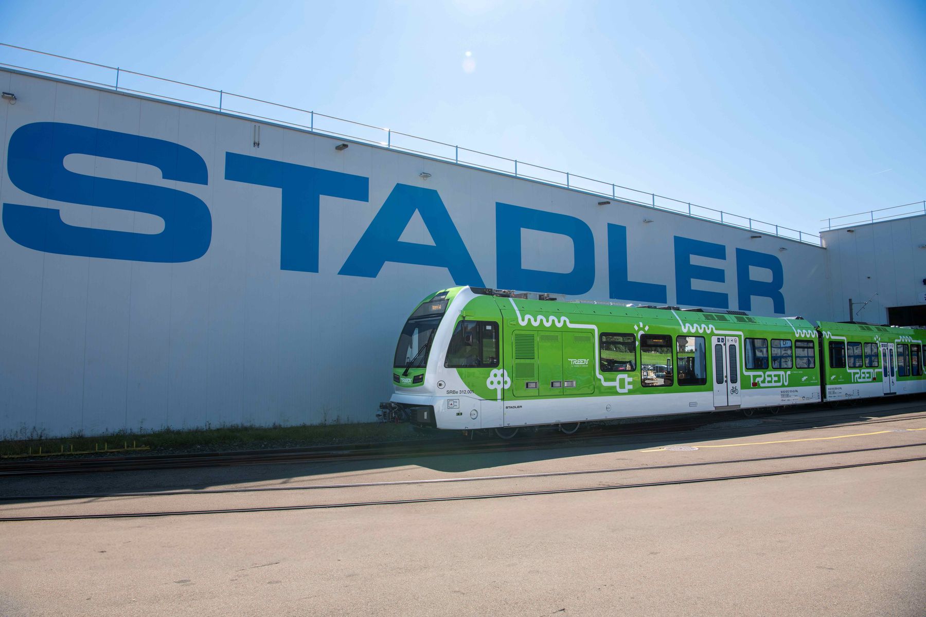 Tailor Made battery train Stadler FAL  (1).jpg