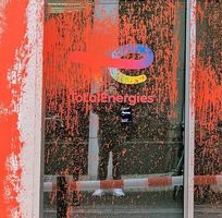 Farbattacke TotalEnergies.jpg