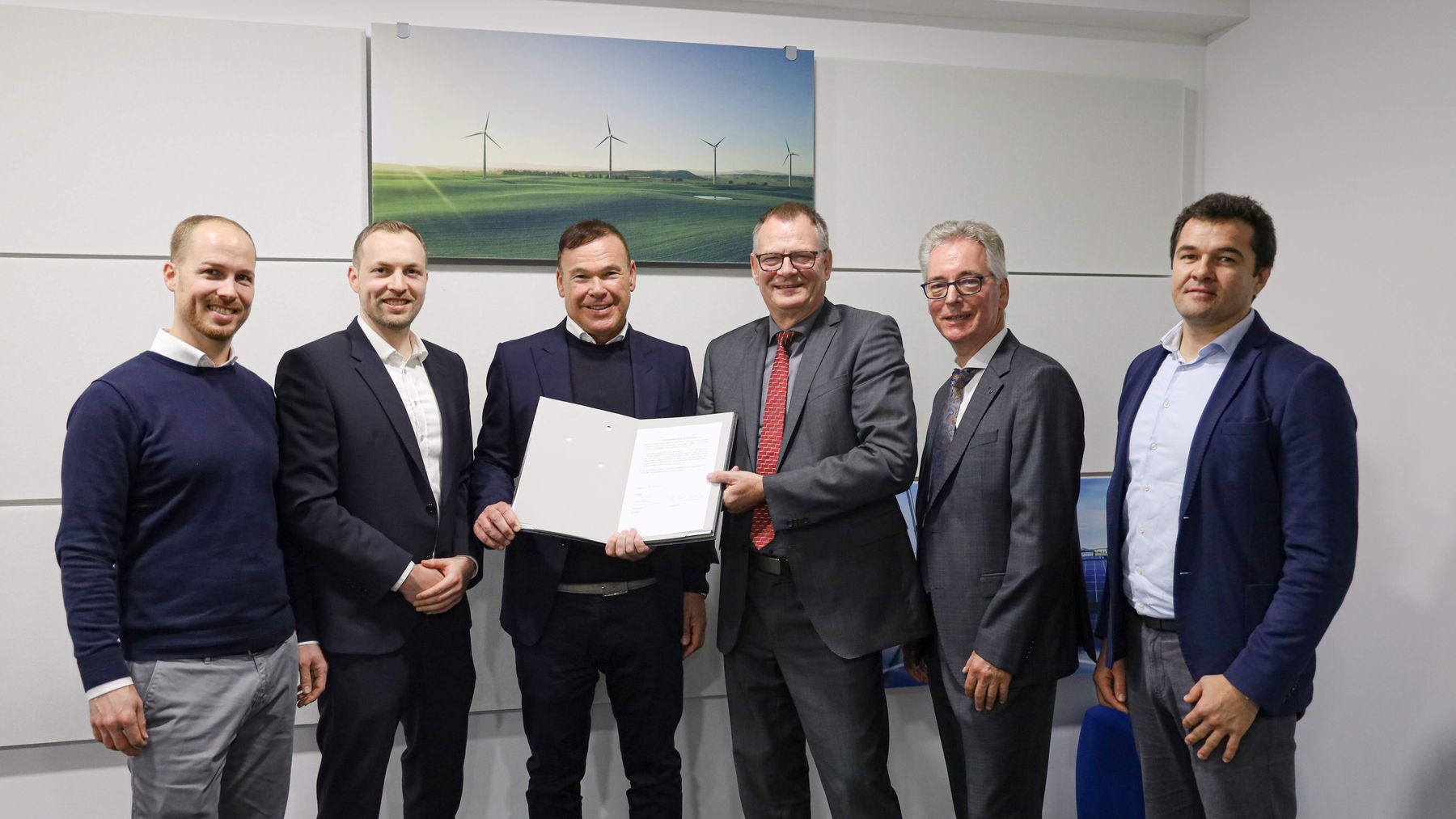 Vertragsunterzeichnung Ladeinfrastruktur 02.jpg