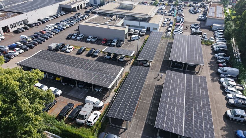 Porsche Inter Auto Linz - Sunport PV Carport (1).jpg