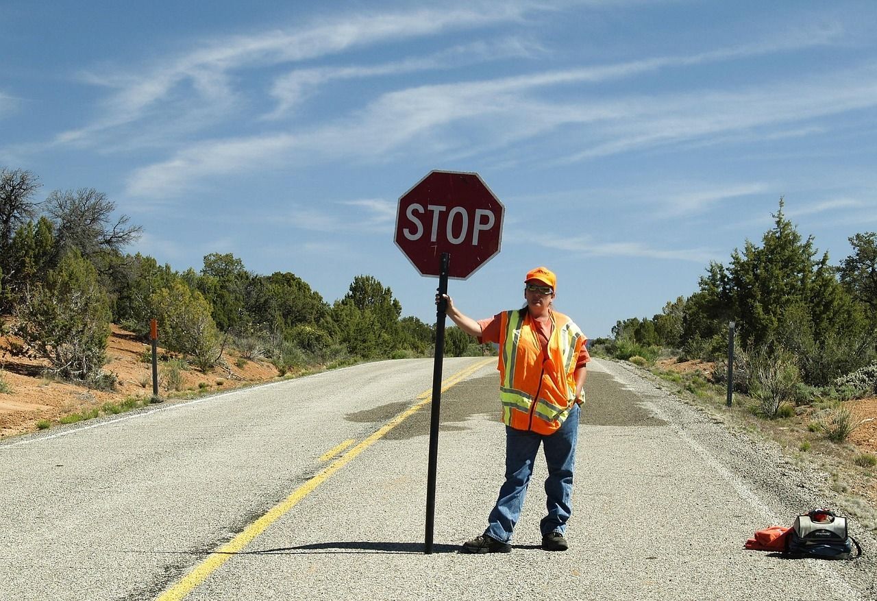 flagman-Stop-Straßenbau.jpg