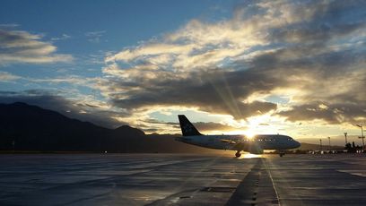 pexels-marina-hinic-Flugzeug.jpg