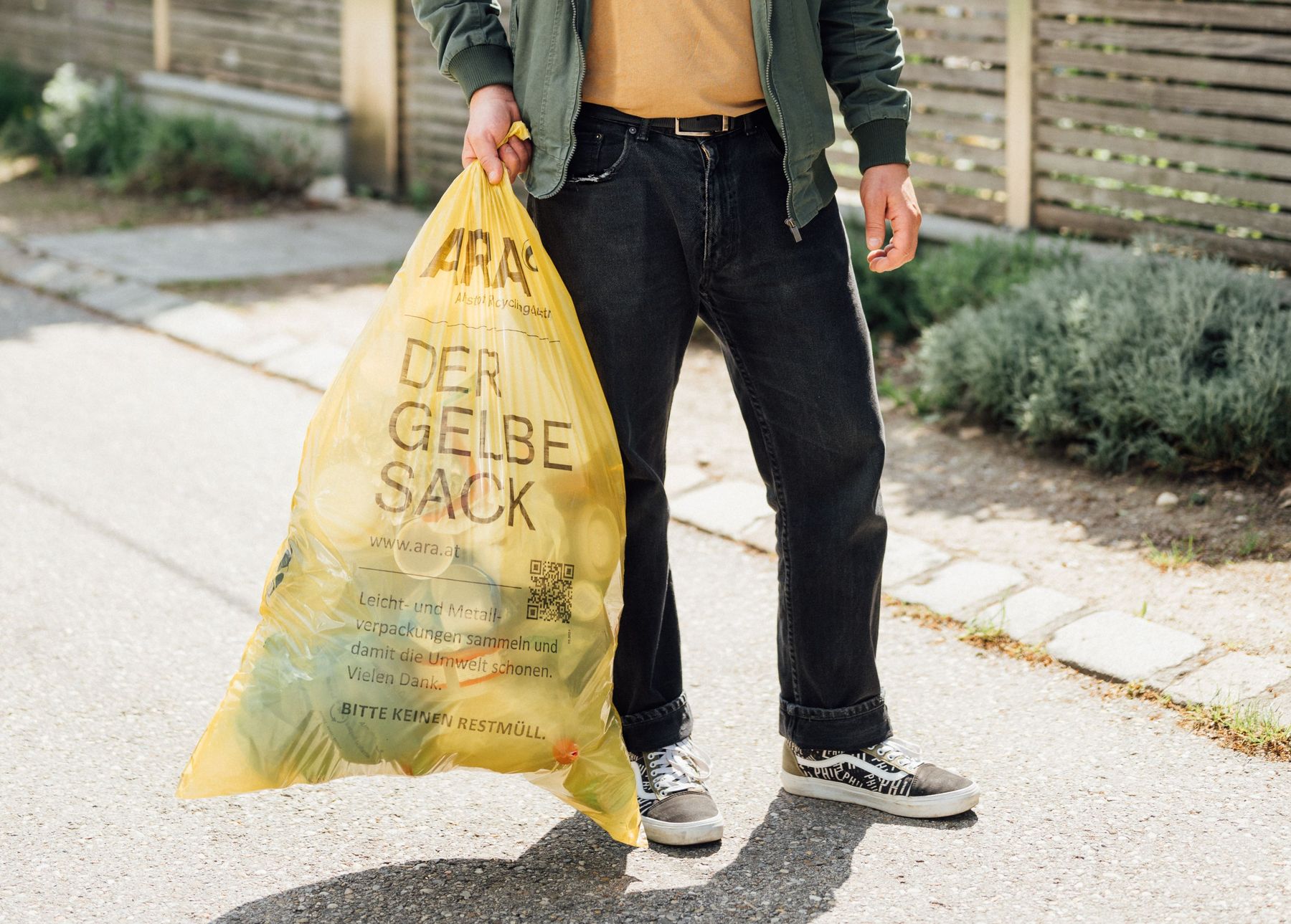 ARA Gelber Sack Copyright Daniel Willinger.jpg