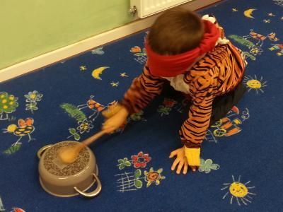 Kinderspiel Topfschlagen.jpg