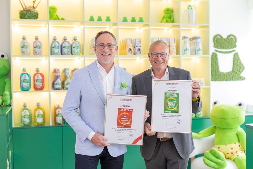 02 Frosch Testsieger des Market Markttests Haushaltsreiniger vlnr. Florian F. Iro, Werner Beutelmayer c Werner&Mertz.jpg